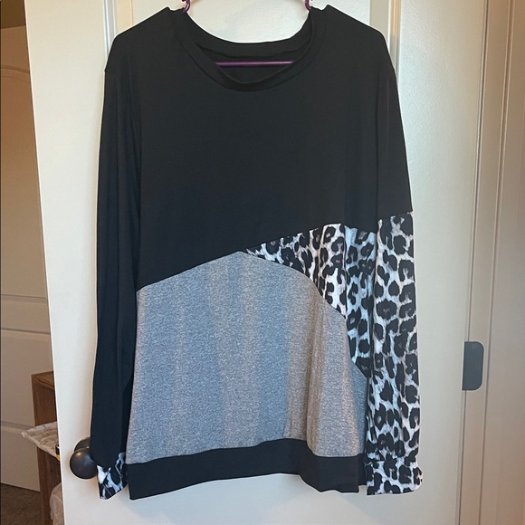SHEIN Tops - SHEIN Black and Gray Leopard Print Sweatshirt